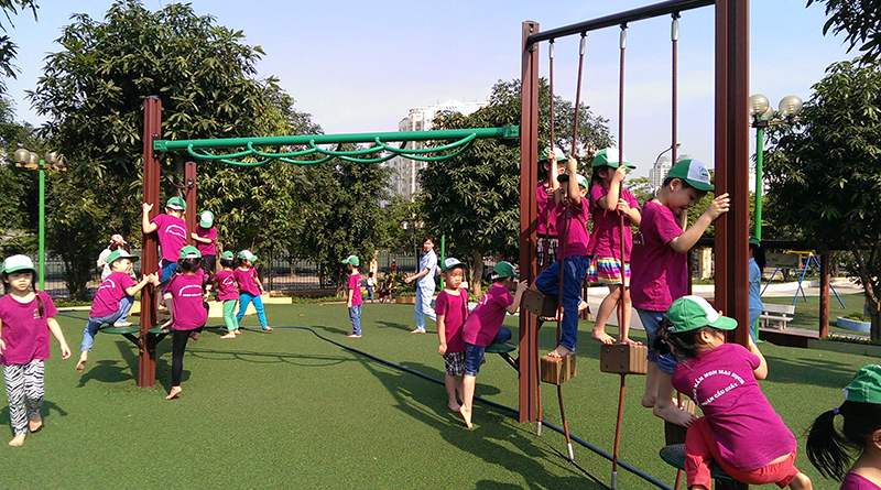 Vật liệu sử dụng trong các sân chơi trẻ em cần có tính an toàn và thân thiện cho sức khoẻ.