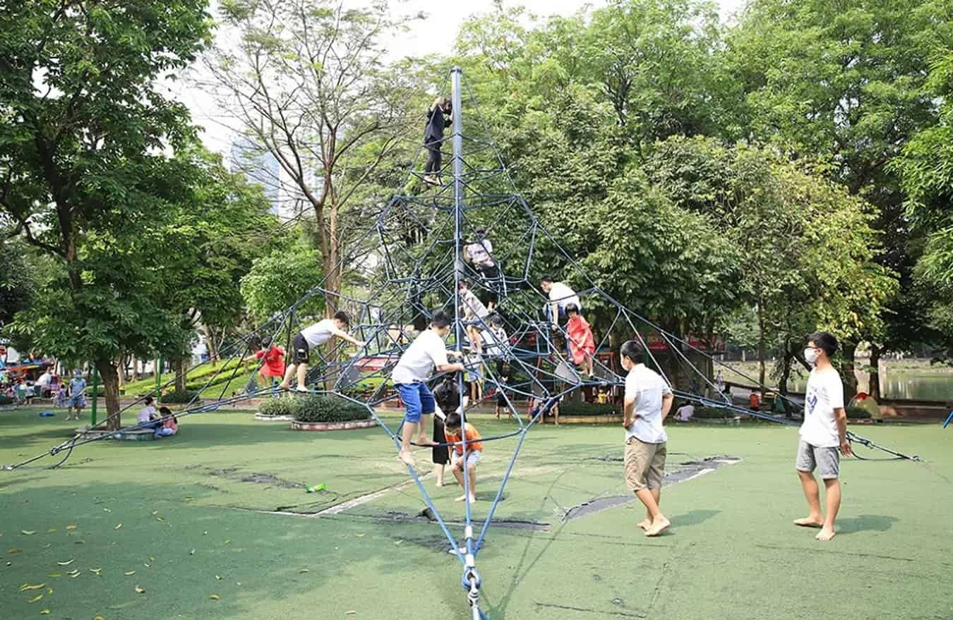 Các công viên lớn từ lâu đã trở thành 1 sân chơi trẻ em an toàn cho dân cư trong khu vực.