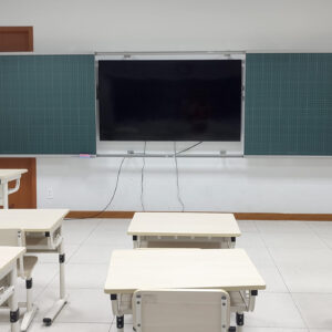 Bảng trượt ngang thông minh 2 lớp dành cho trường học.